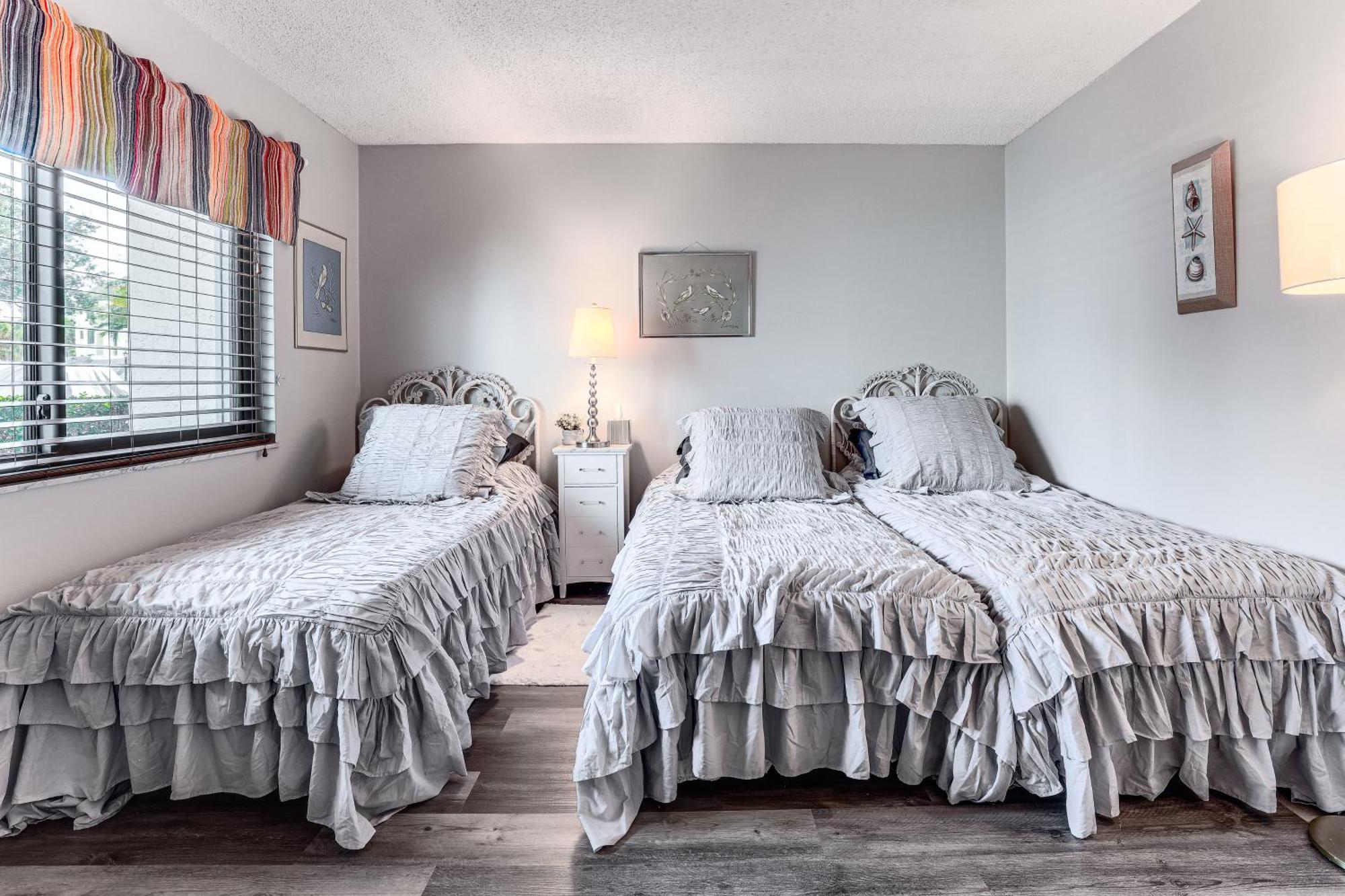 With Patio And Amenities In Pierce!