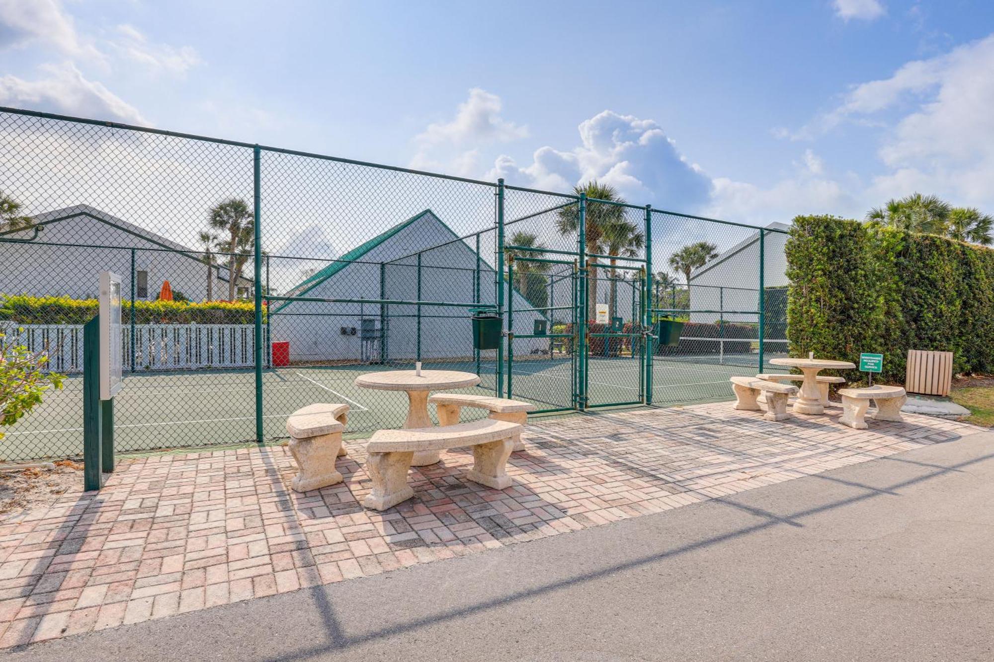 With Patio And Amenities In Pierce! *