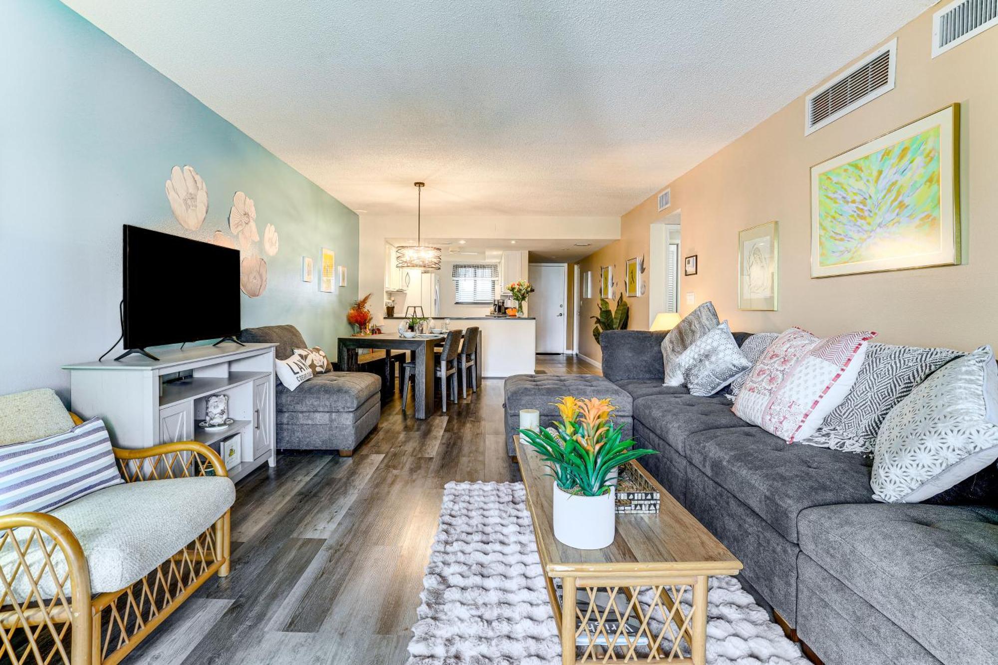 With Patio And Amenities In Pierce!