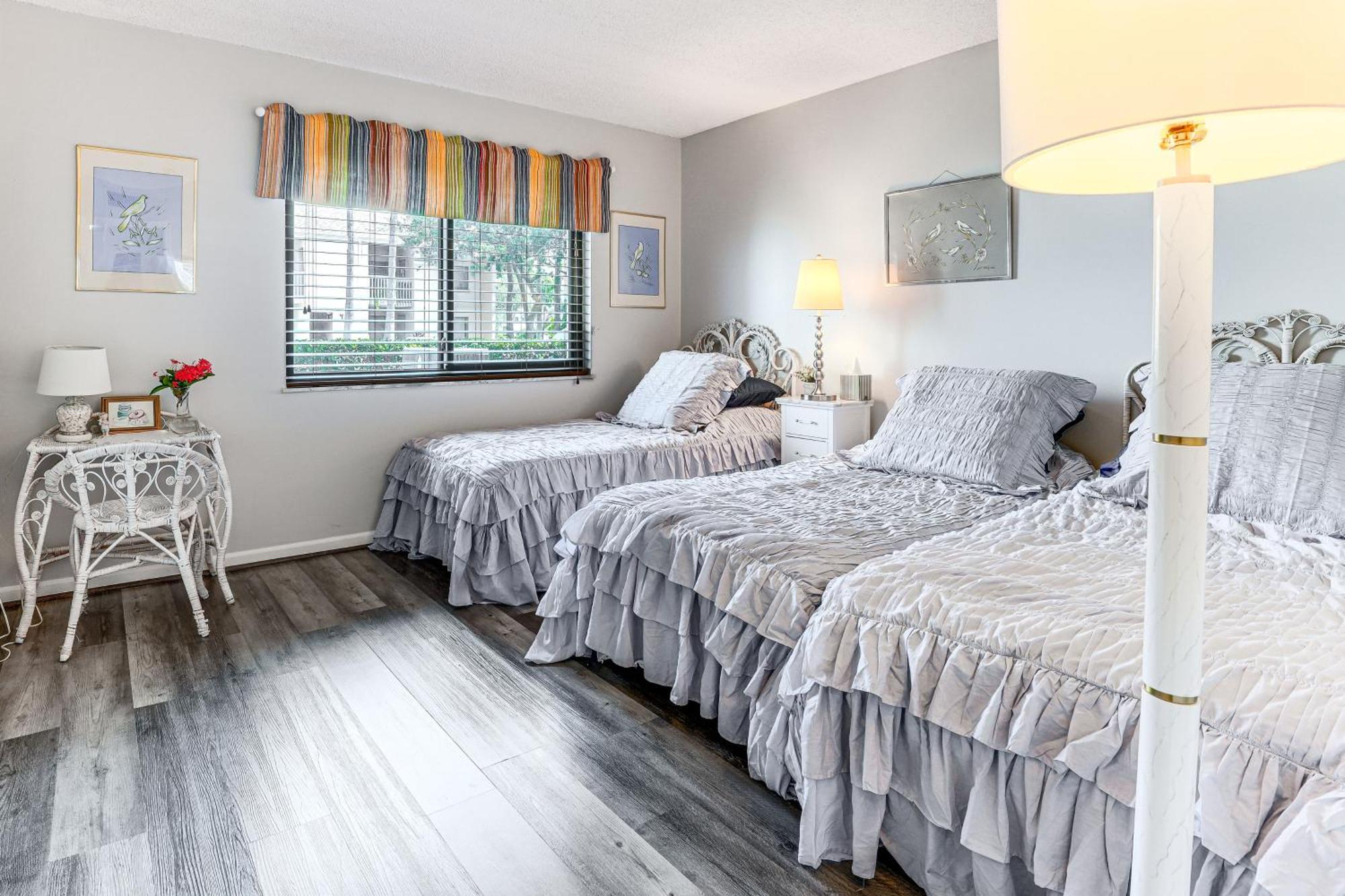 With Patio And Amenities In Pierce! *