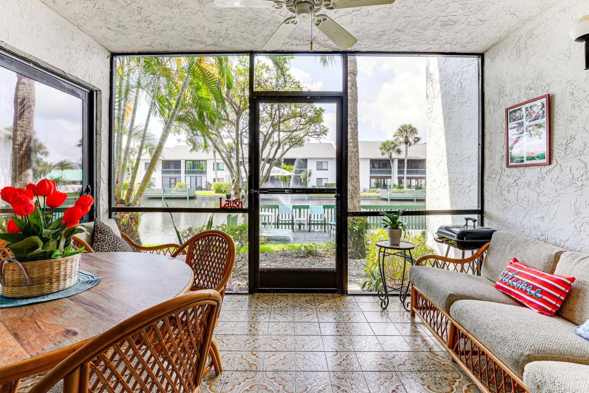 With Patio And Amenities In Pierce! Apartment Fort Pierce