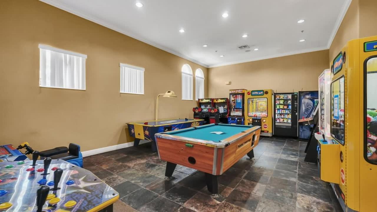 Stunning 5 Bedroom House With Private Pool Holiday home Kissimmee