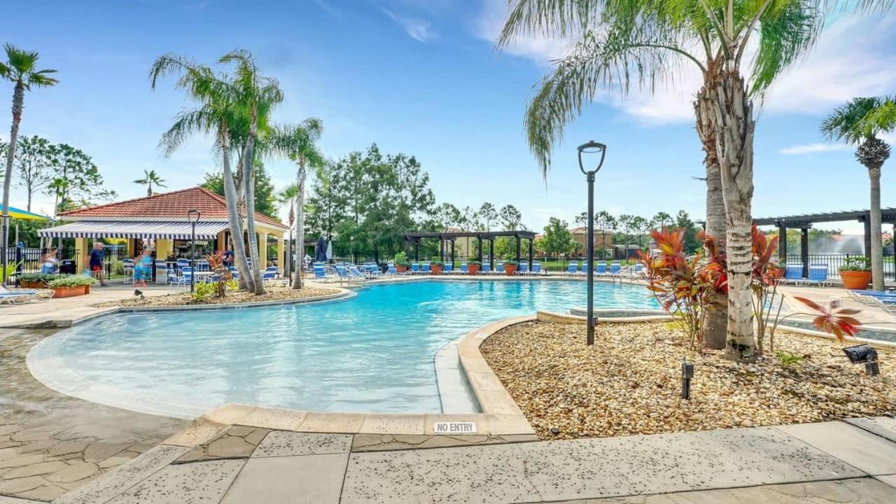 Stunning 5 Bedroom House With Private Pool