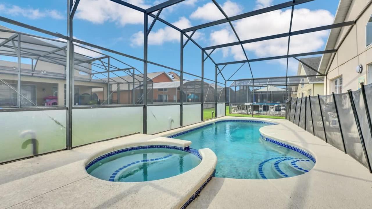 Stunning 5 Bedroom House With Private Pool Holiday home Kissimmee