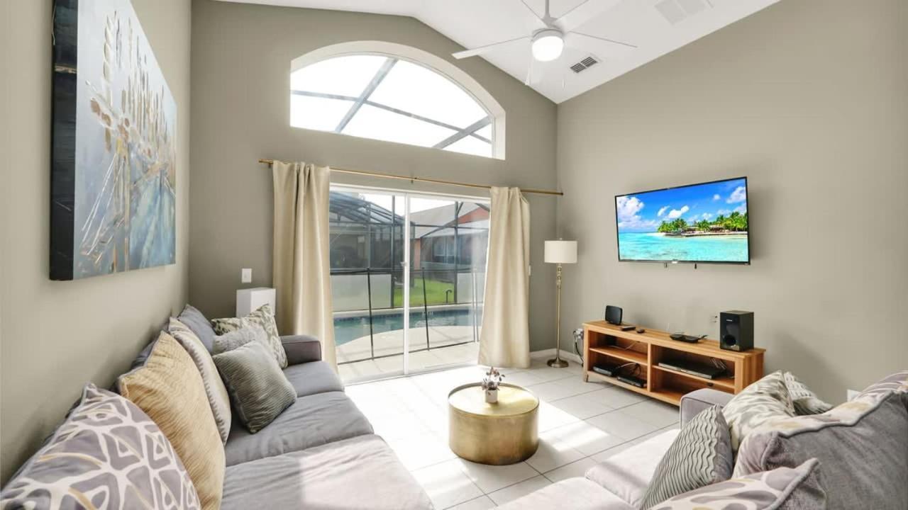 Stunning 5 Bedroom House With Private Pool Holiday home