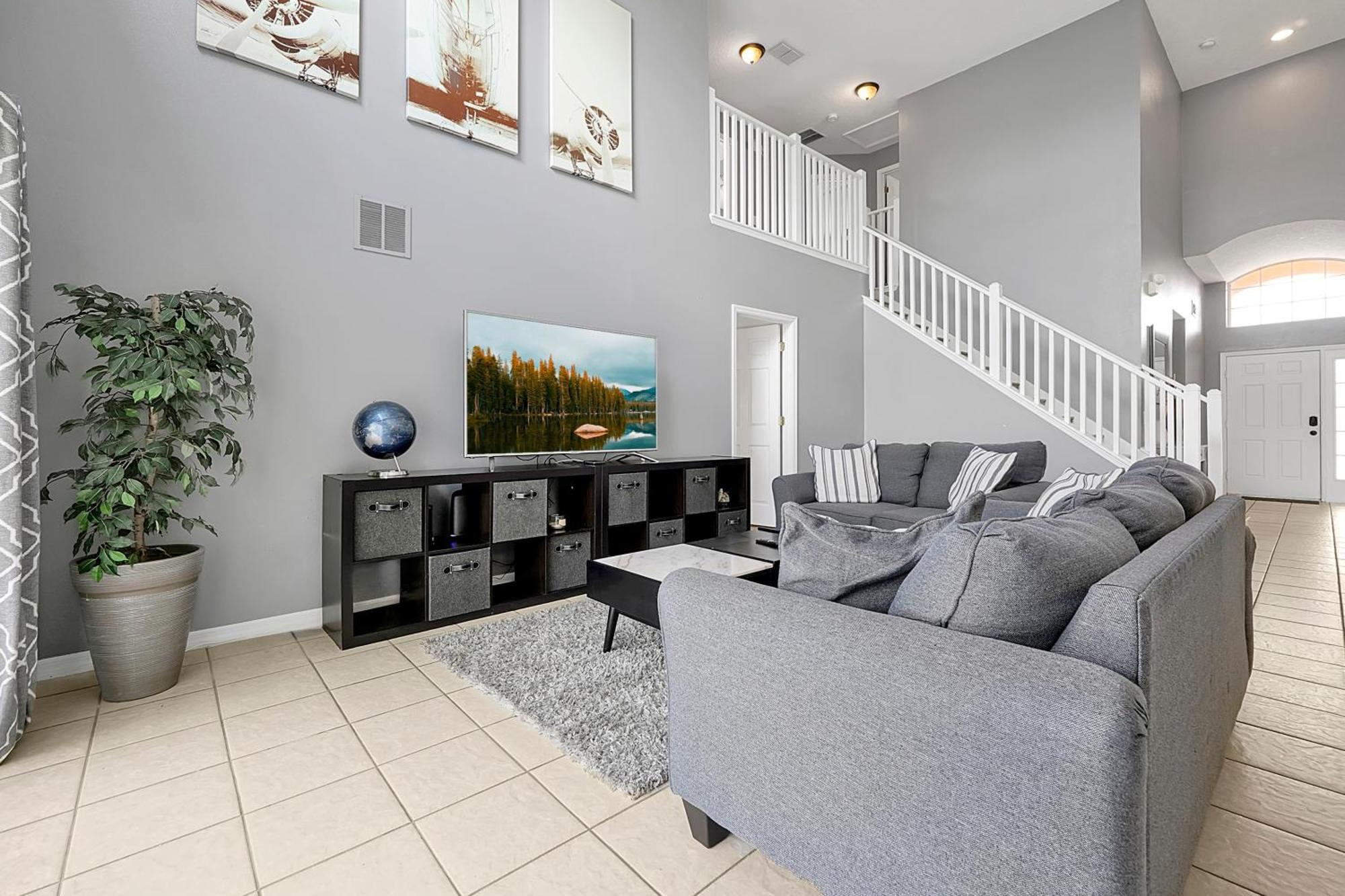 112 Paloma Drive, Fl 33837 *