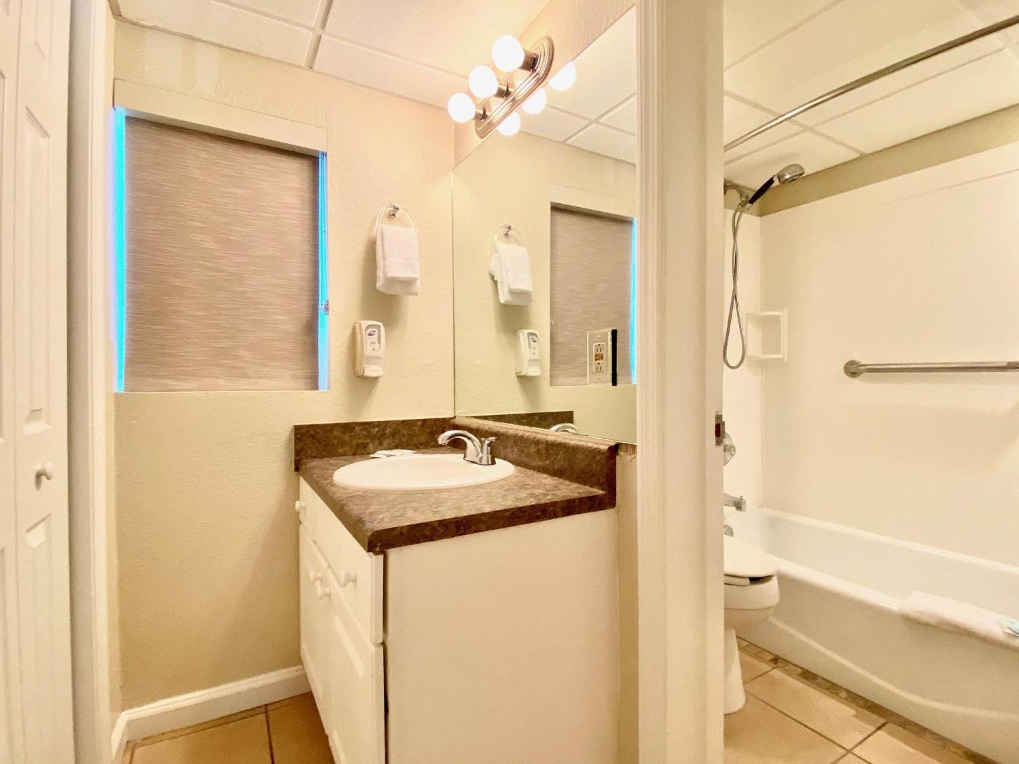 Casa Blanca 1 Bed - 1 Bath