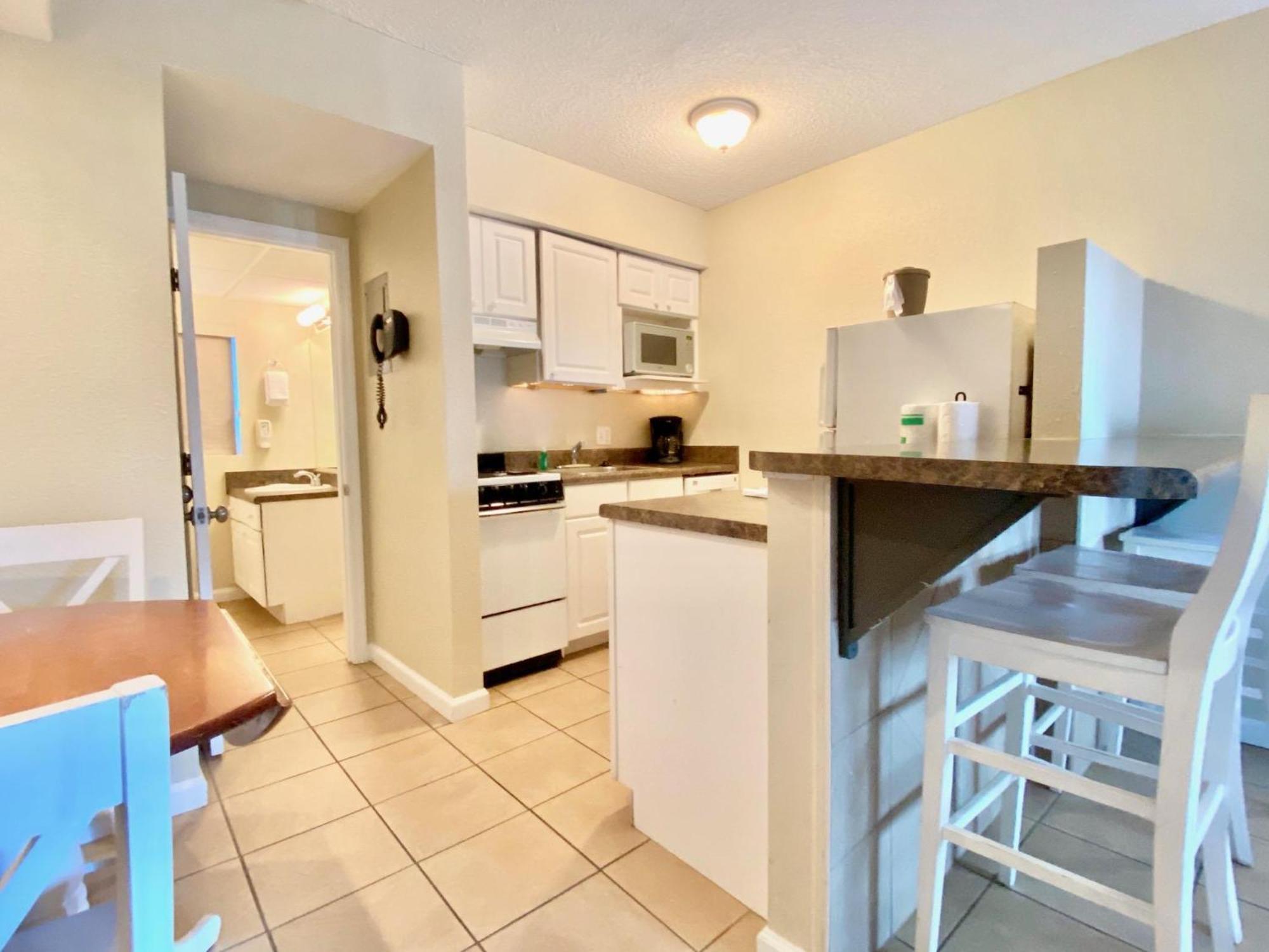 Hotel Casa Blanca 1 Bed - 1 Bath *