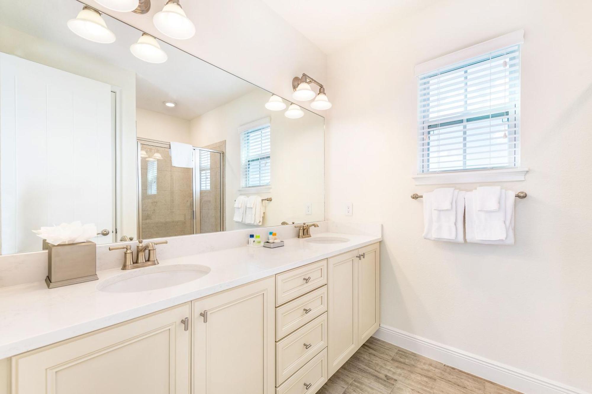 Holiday home Love, Luck And Magic With Private Hot Tub Near And Margaritaville Access - 8013ff *