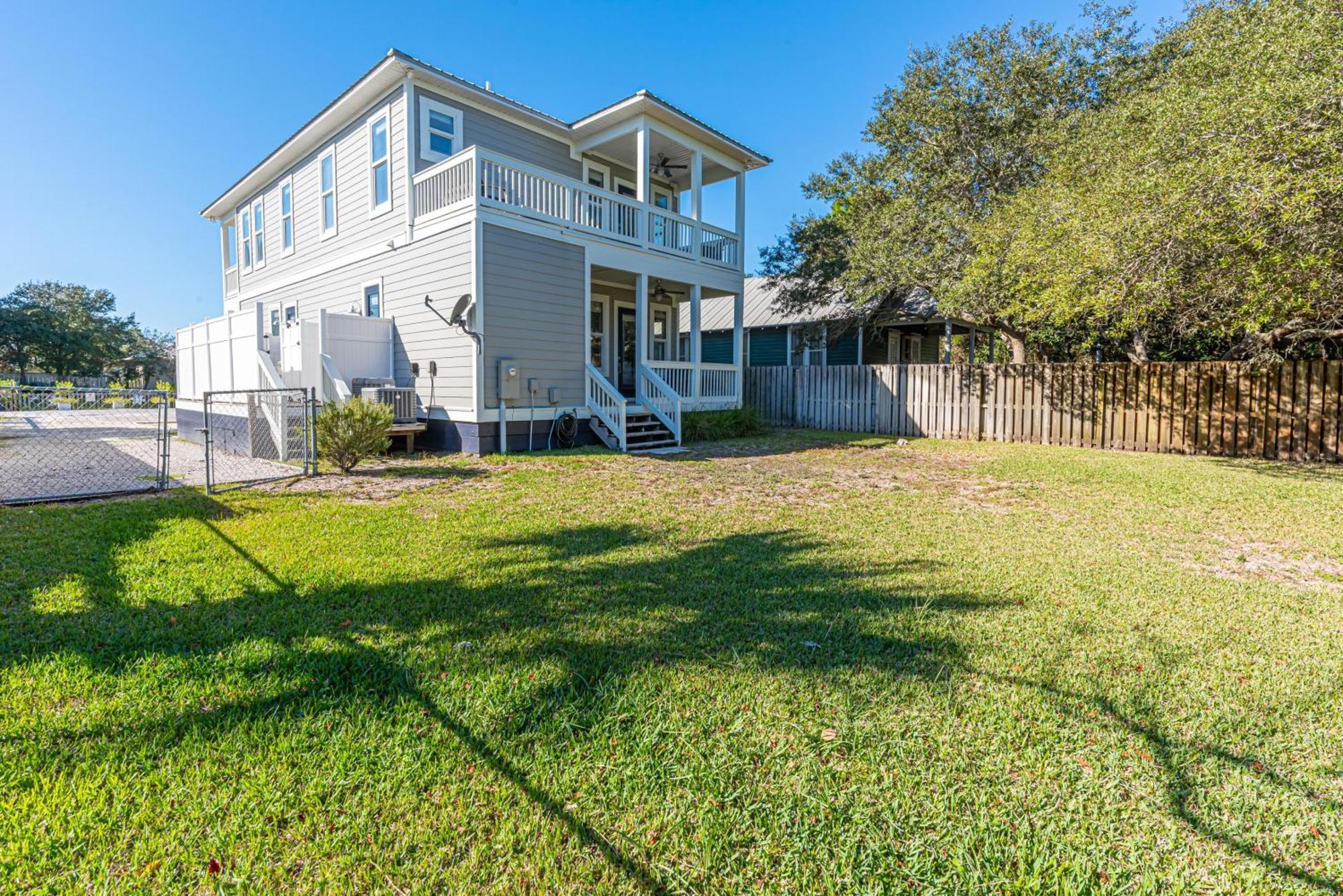 Incogbeacho - 505 Defuniak Street