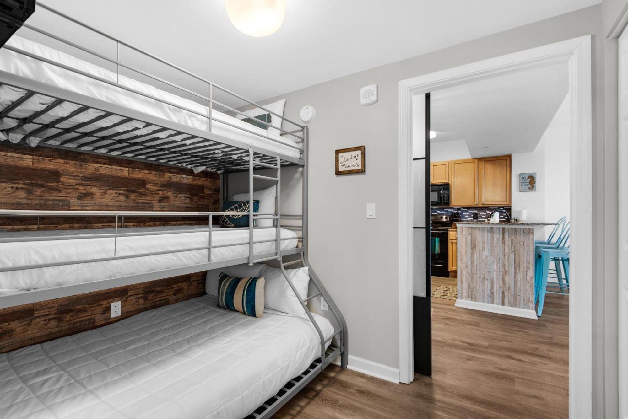 Palms #1808 Jr 2br *