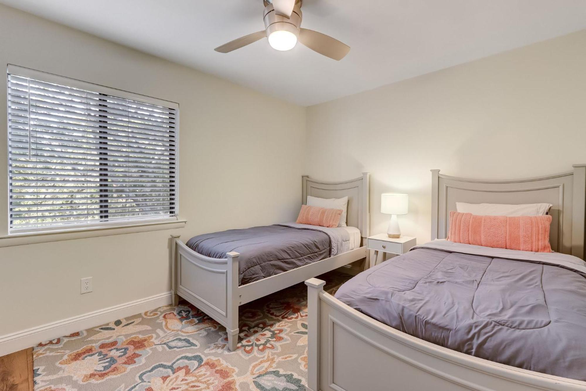 9e Amelia Landings Apartment