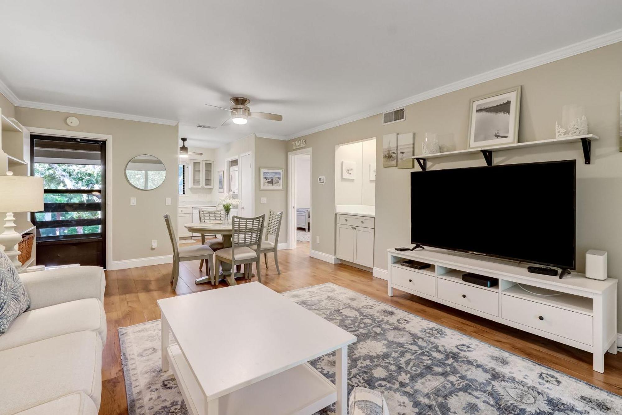 9e Amelia Landings Apartment