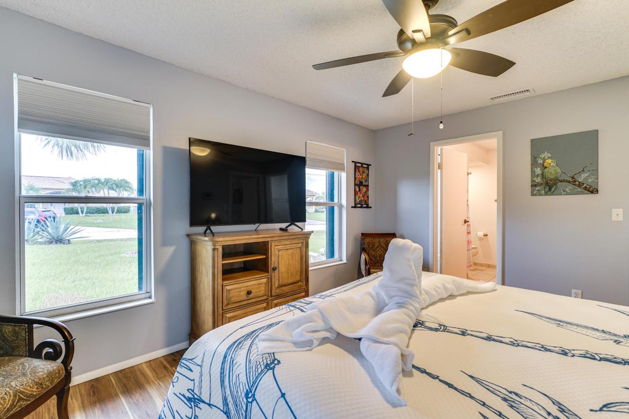 Charming With Dock Near Beaches! Cape Coral
