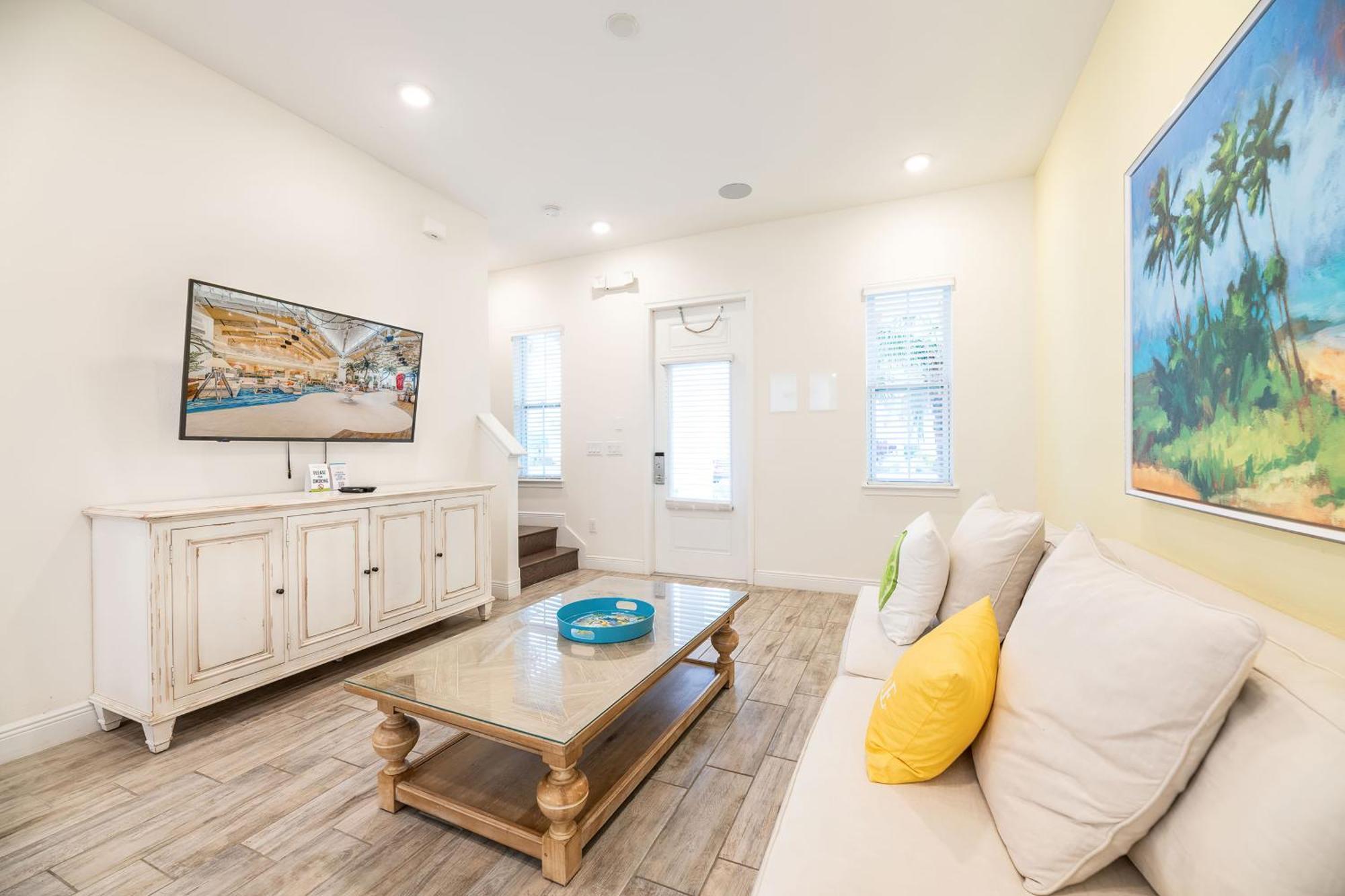 Holiday home Inviting With Private Hot Tub Near With Margaritaville Access - 8072dr *