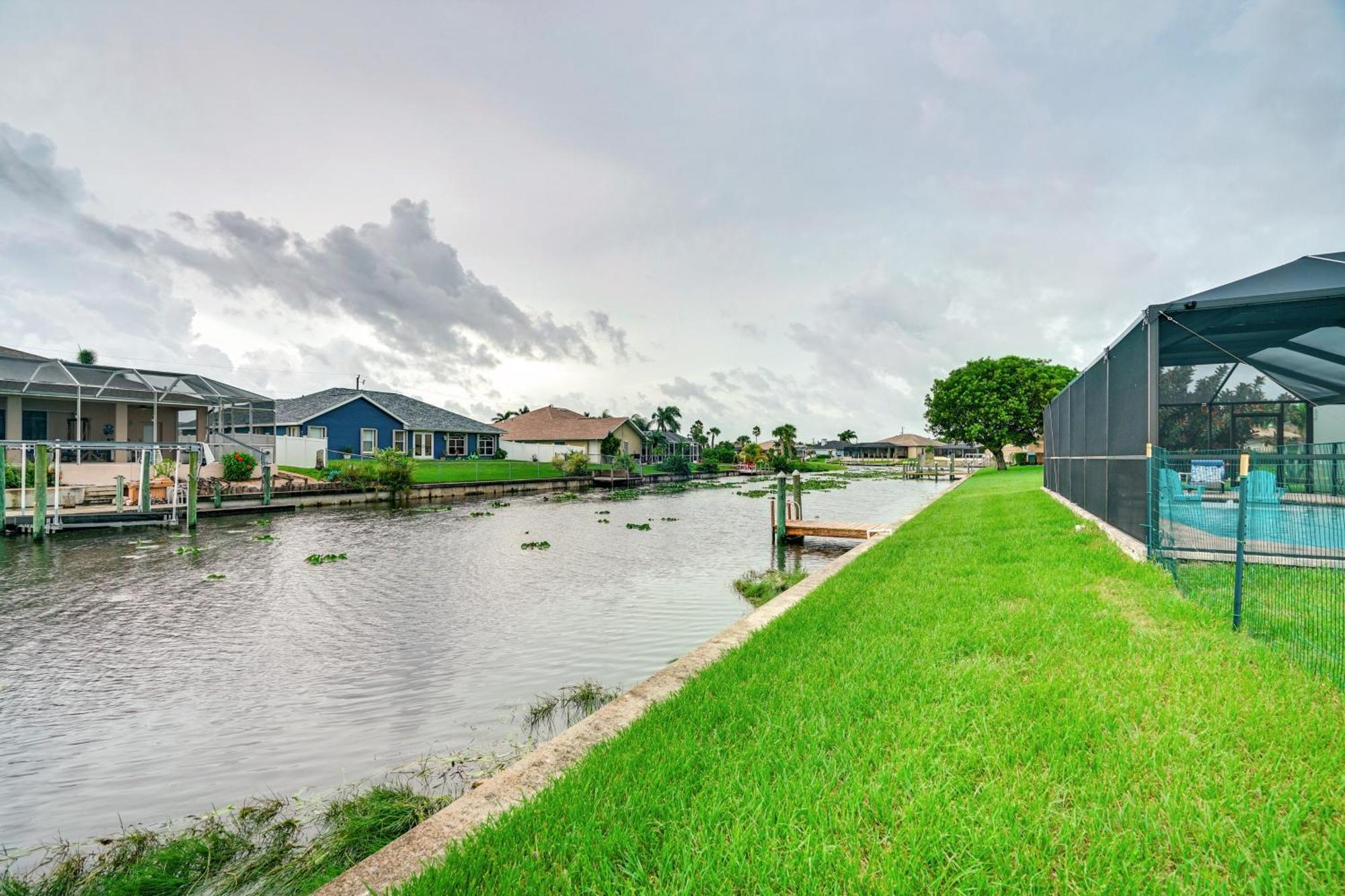 Charming With Dock Near Beaches! Cape Coral