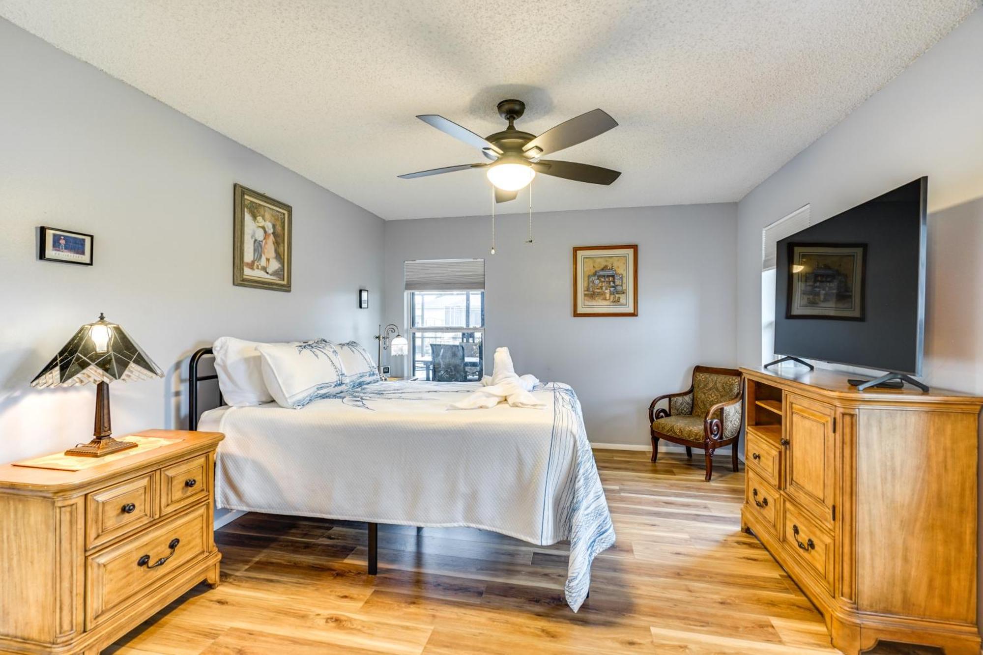 Charming With Dock Near Beaches! Cape Coral
