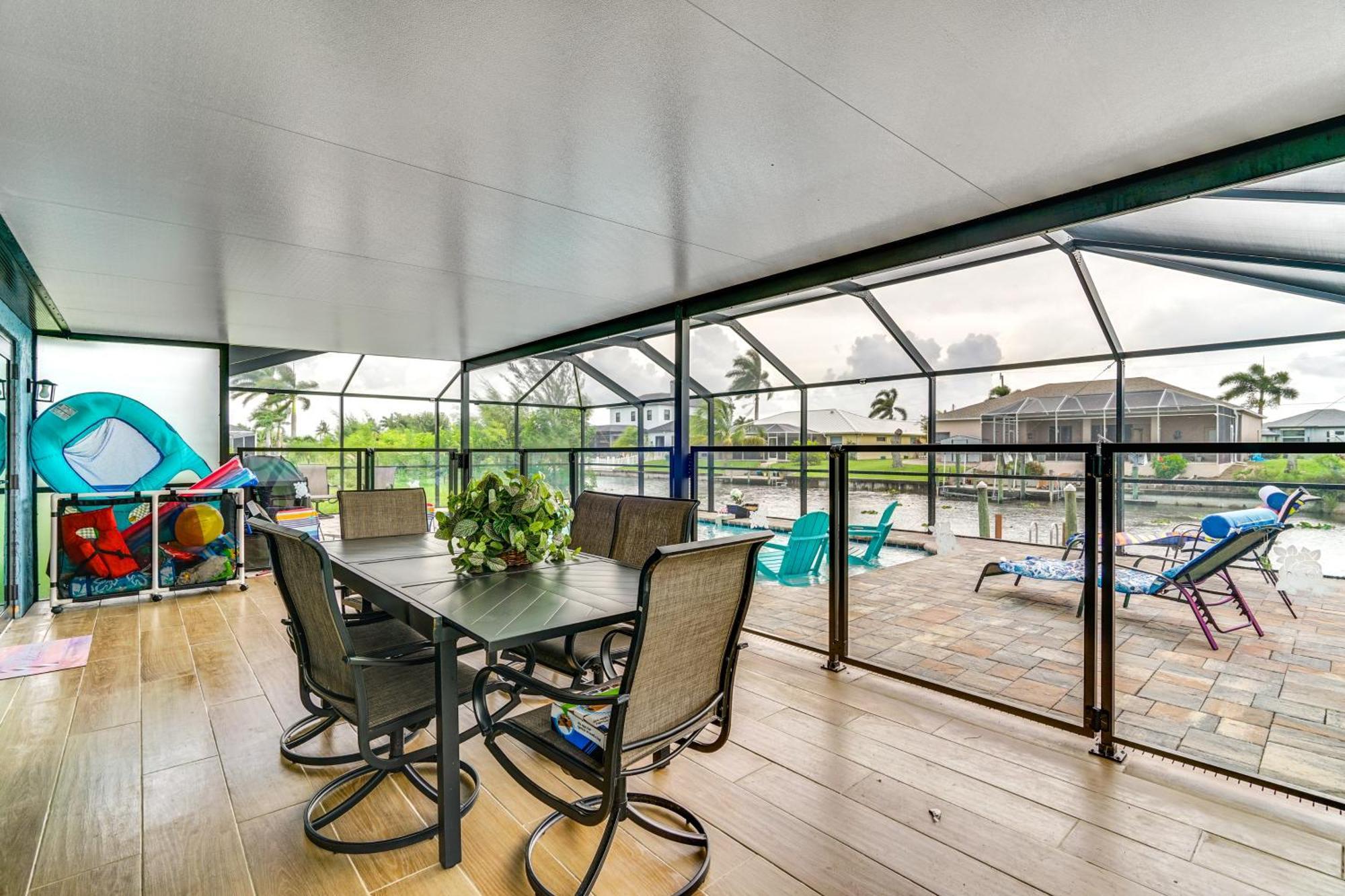 Charming With Dock Near Beaches! Holiday home *