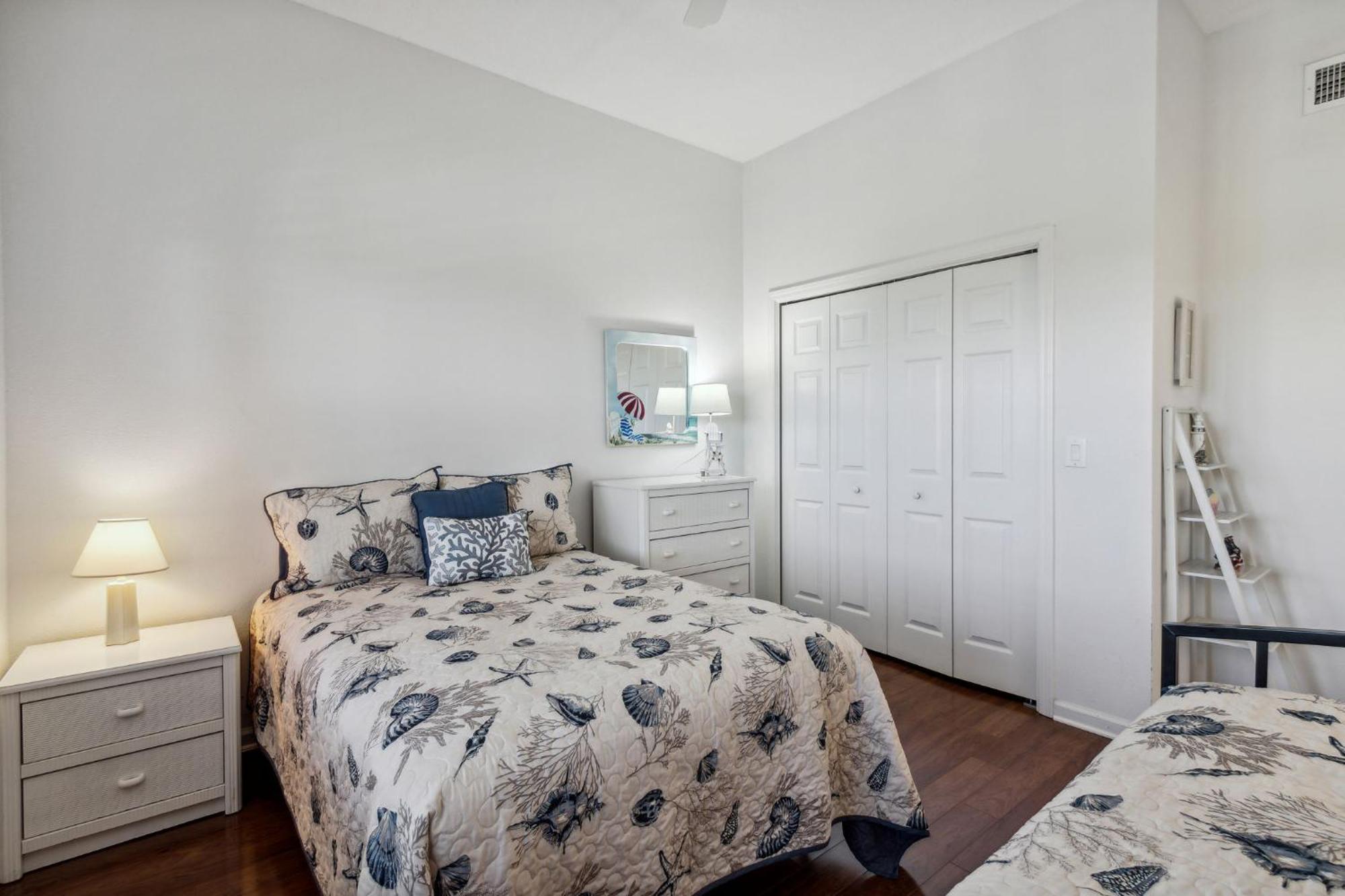 414 Ocean Park Apartment *