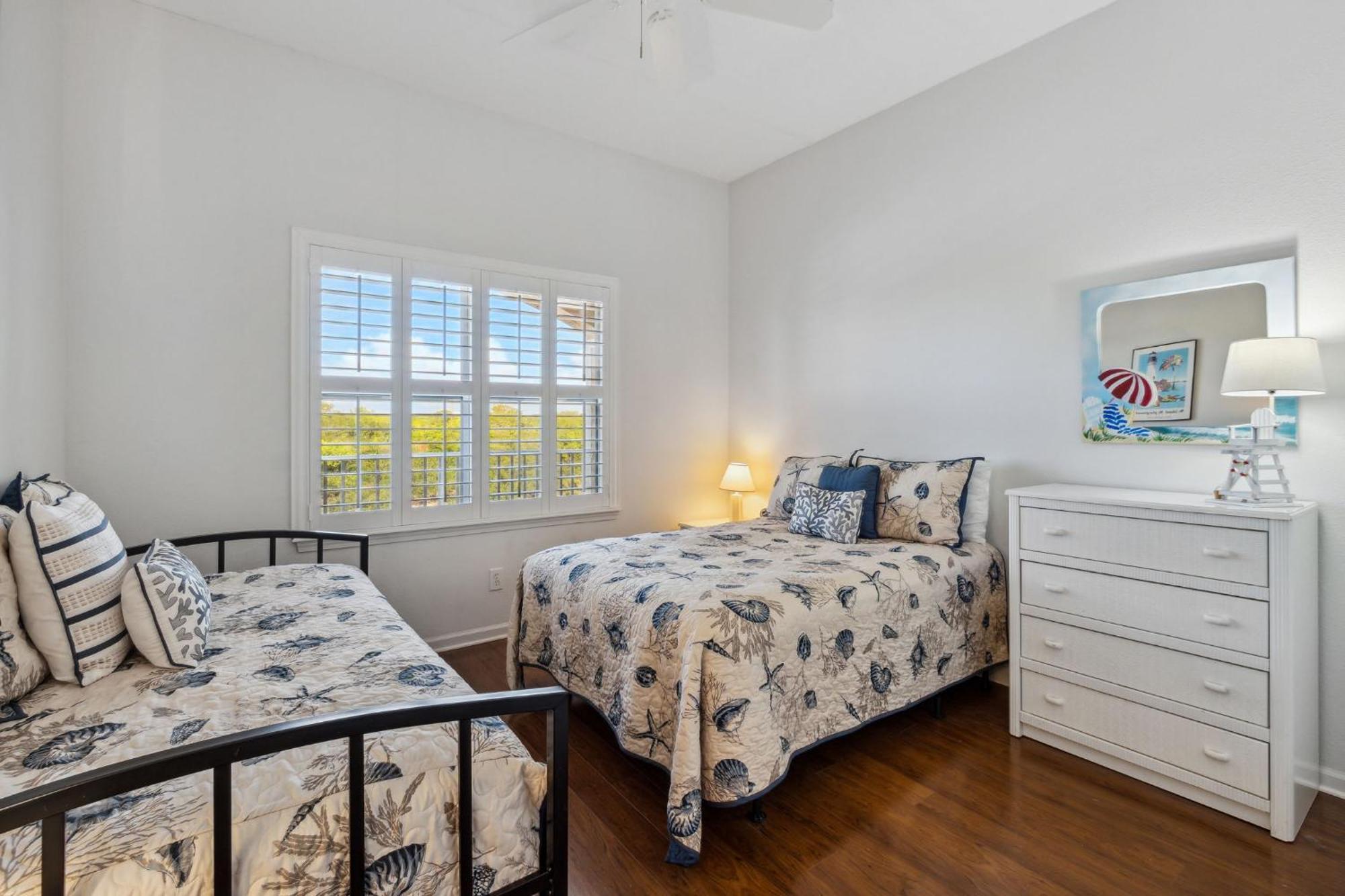 414 Ocean Park Apartment *