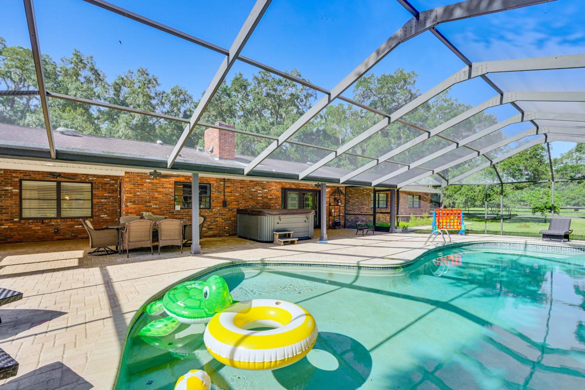 Holiday home With Game 7 Mi To Adventure Island!