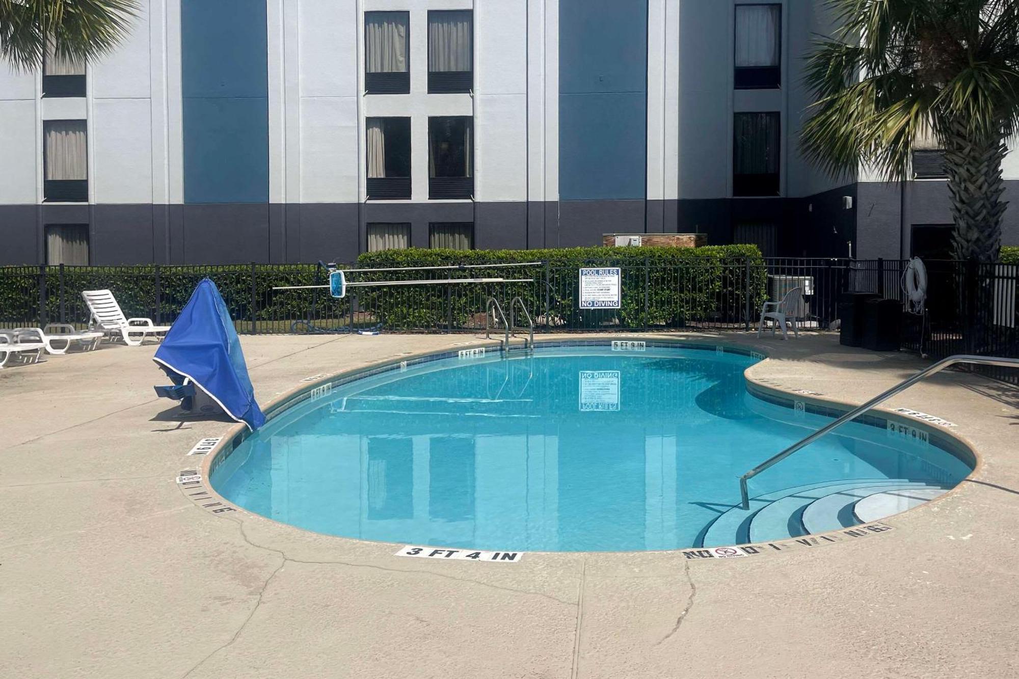 Inn Quality Jacksonville - Near Naval Air Station 3*