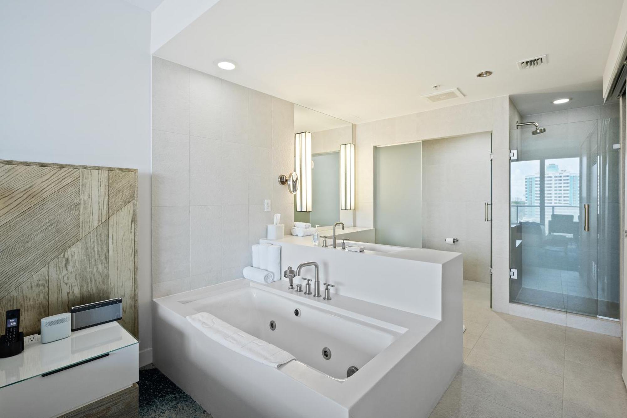 Apartment Luxury 2br 2ba With Amenities And Access