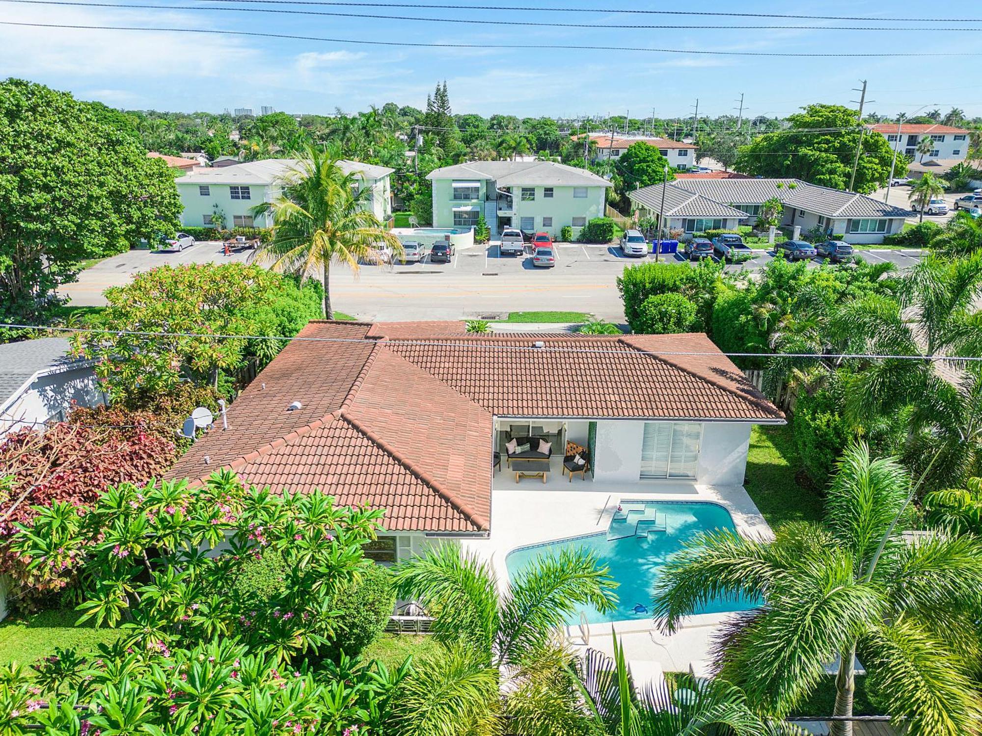 Charming Coral Ridge 2br 2ba Near Pool Holiday home *