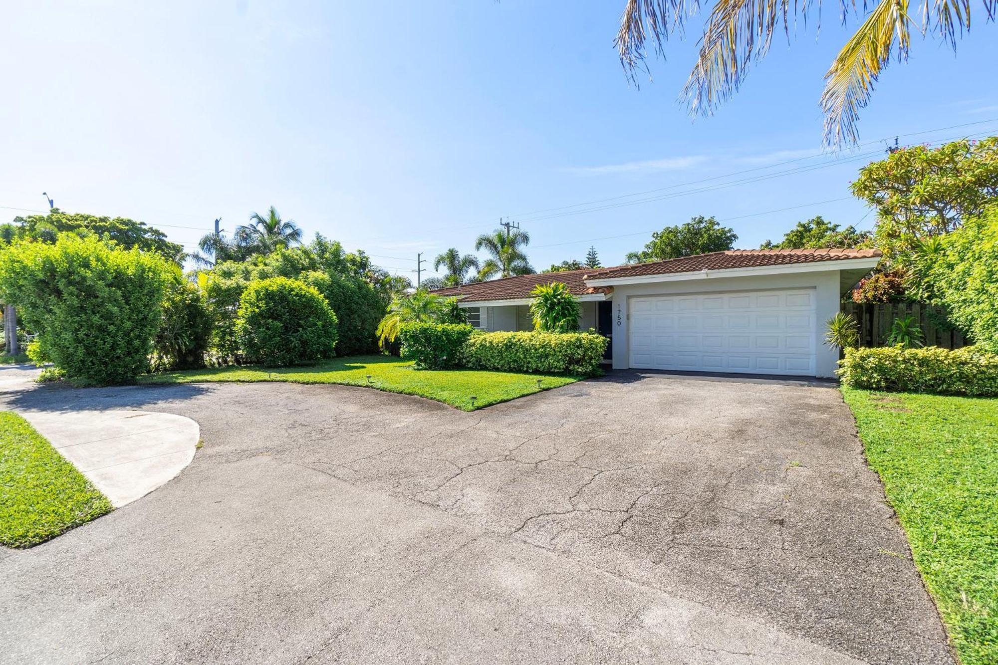Holiday home Charming Coral Ridge 2br 2ba Near Pool *