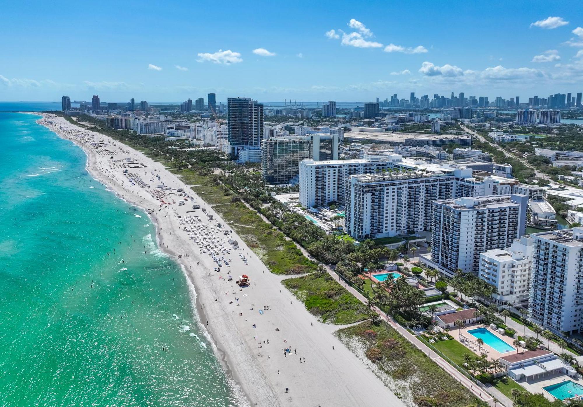Apartment Romantic-5 Star-1br-oceanfront-balcony-south-beach Miami Beach