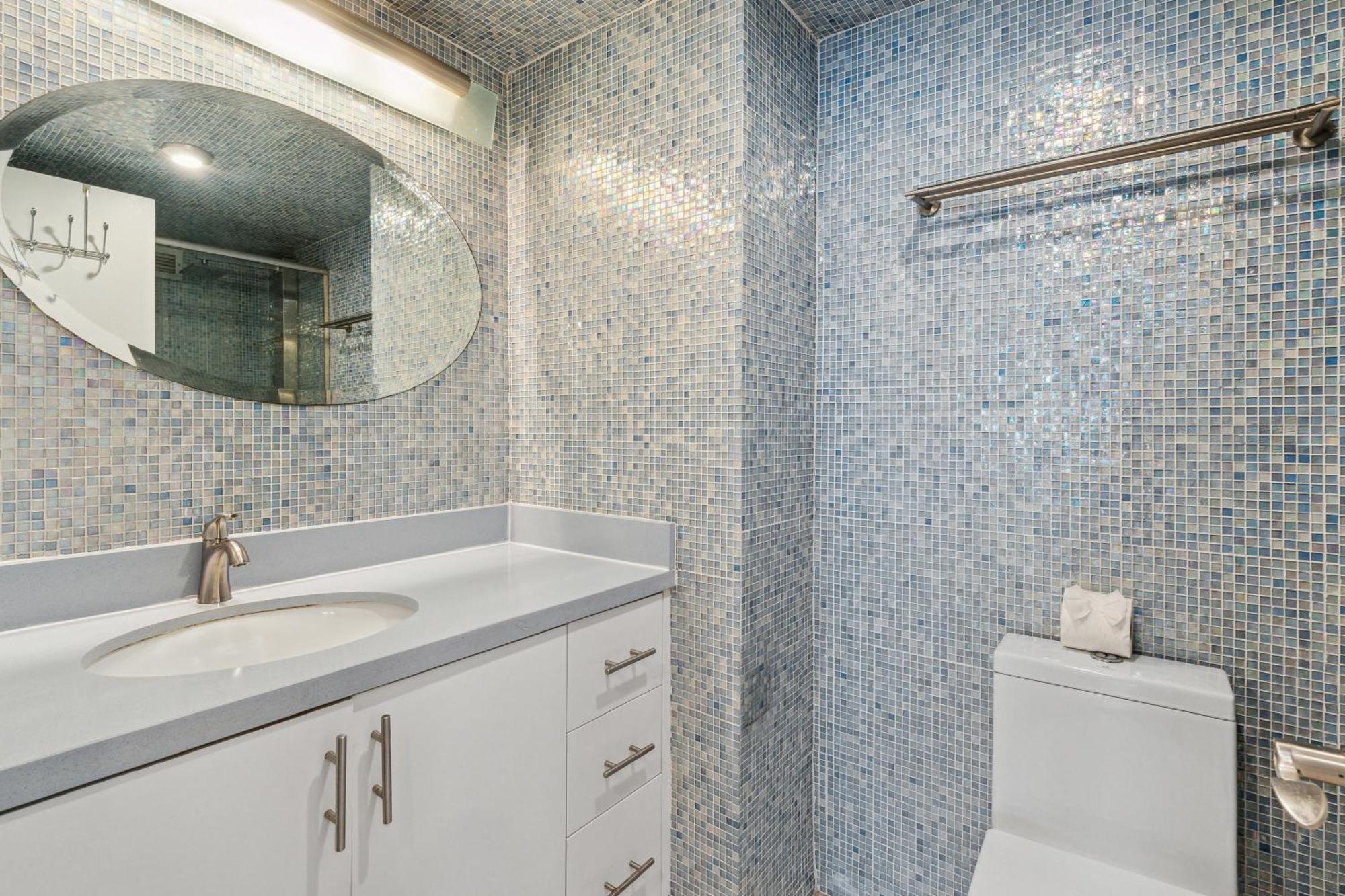 Romantic-5 Star-1br-oceanfront-balcony-south-beach Miami Beach