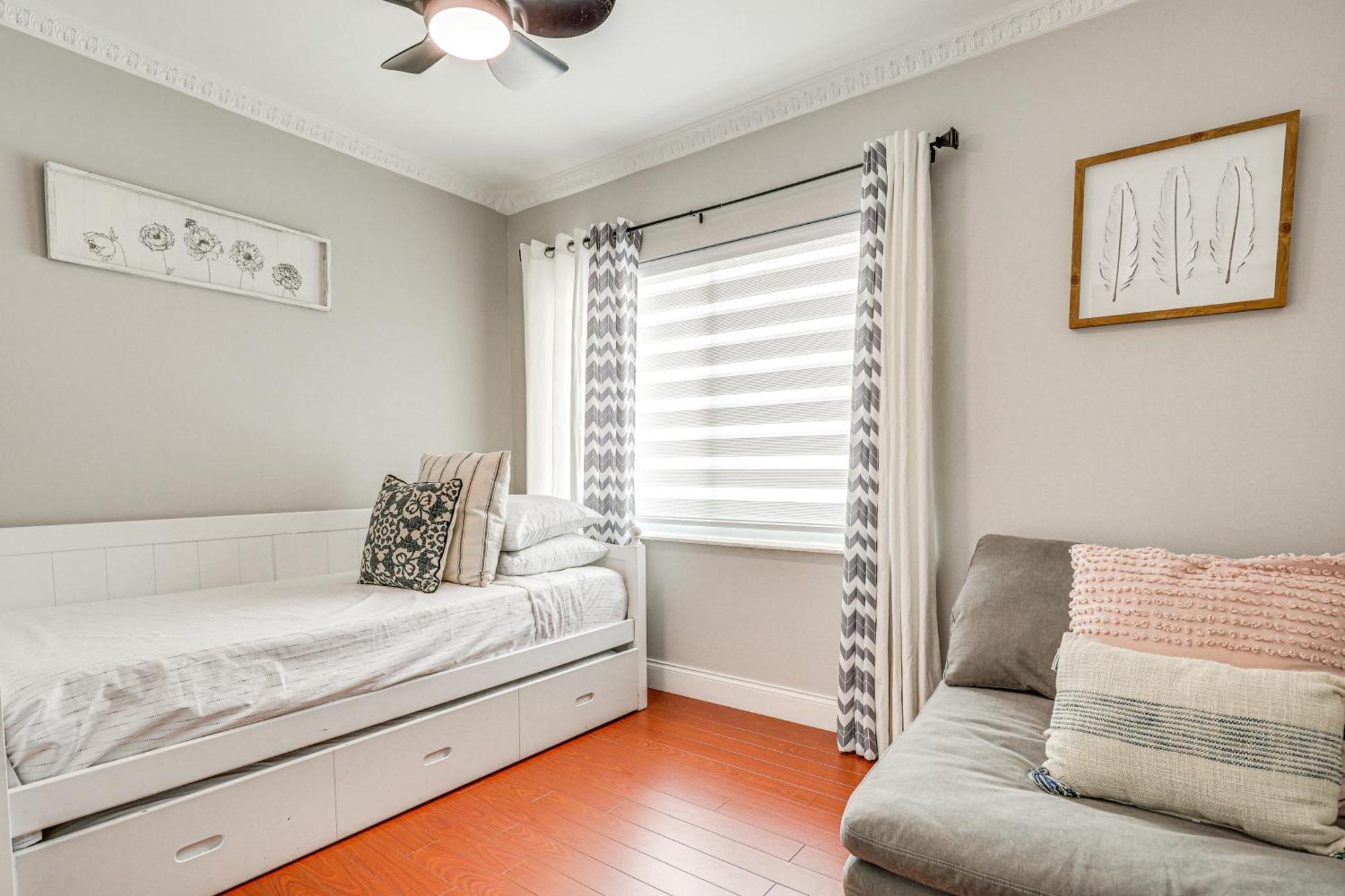 Sun-soaked Pompano With Private Pool! Holiday home *
