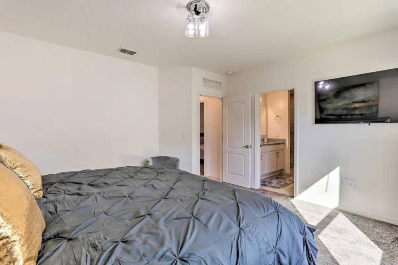 61 Massive 4 Bedroom Close To The With A Pool
