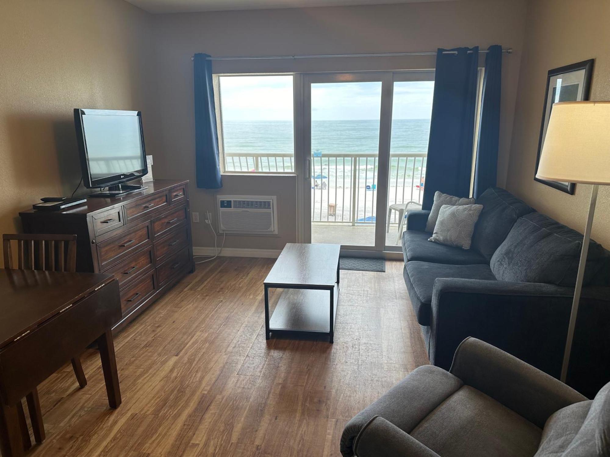 Shoreline Island - Exclusively Adult Resort Madeira Beach