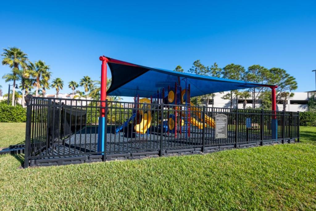 Fantastic Vista Cay: Luxury Poolside Near Theme Parks & Convention Center Holiday home Orlando