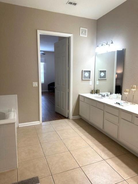 Fantastic Vista Cay: Luxury Poolside Near Theme Parks & Convention Center Holiday home Orlando