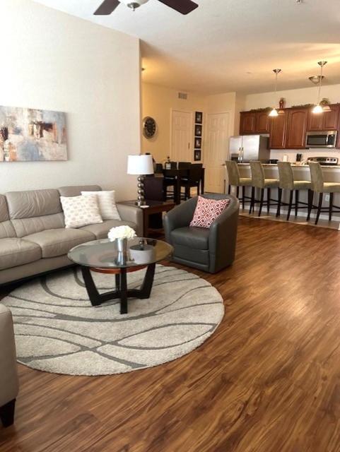 Fantastic Vista Cay: Luxury Poolside Near Theme Parks & Convention Center Holiday home *