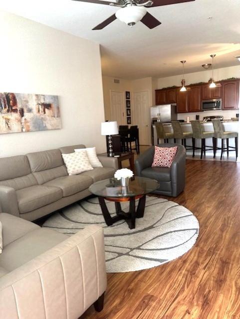 Fantastic Vista Cay: Luxury Poolside Near Theme Parks & Convention Center Holiday home Orlando