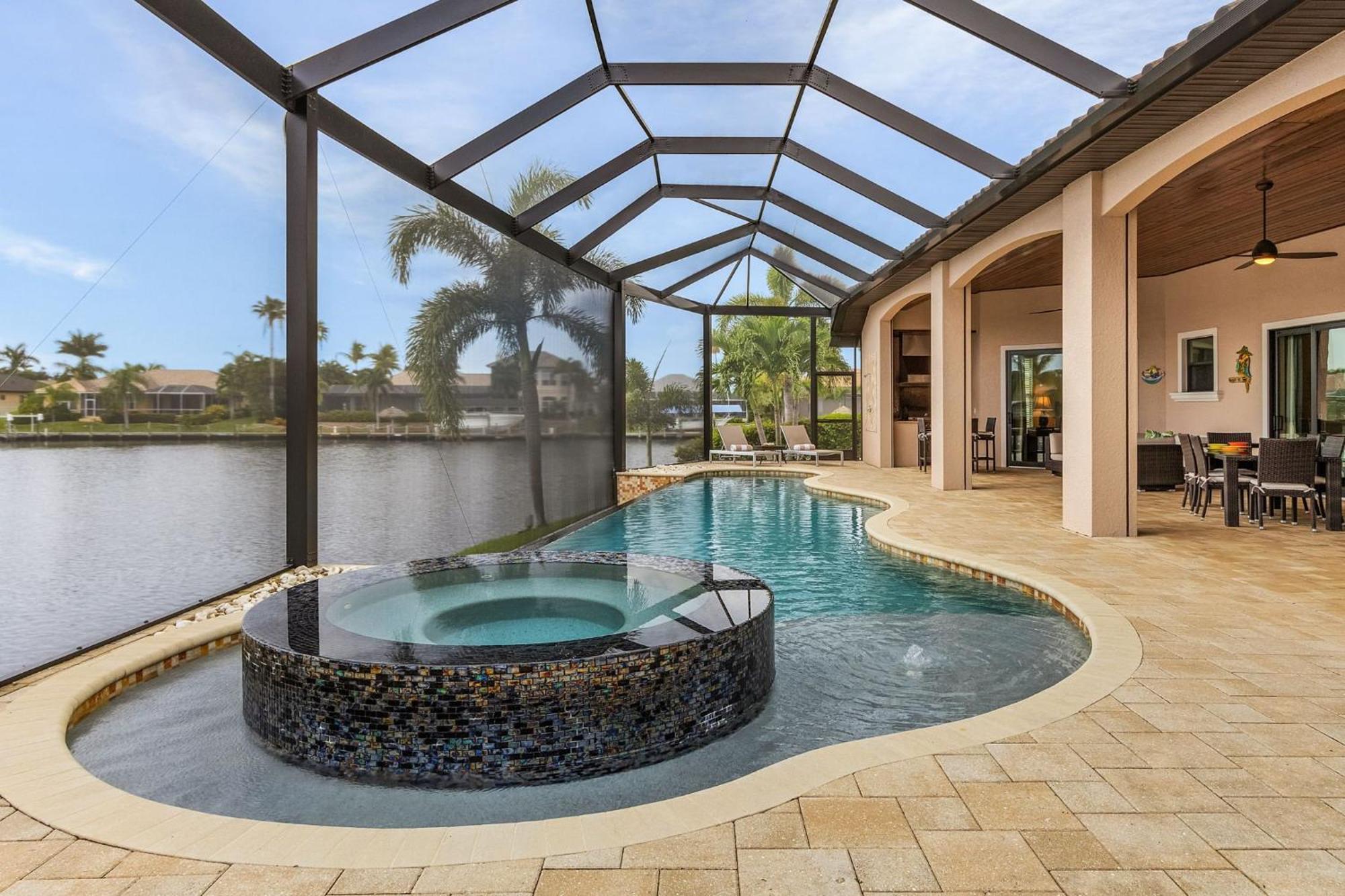 Holiday home Luxury, Sunsets, Heated Infinity Pool, Spa, Pool Table, Bikes & Kayaks - Coral Bay - Roelens Cape Coral