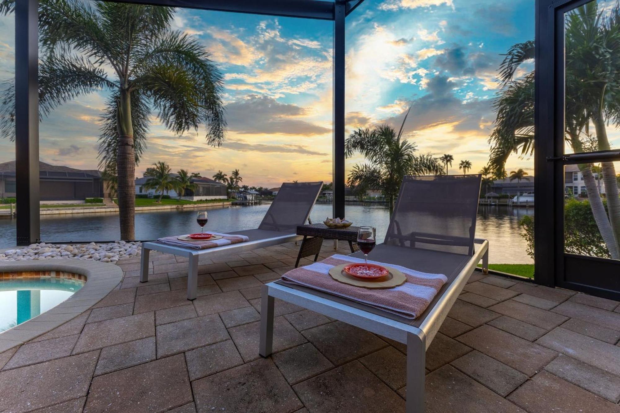Holiday home Luxury, Sunsets, Heated Infinity Pool, Spa, Pool Table, Bikes & Kayaks - Coral Bay - Roelens *