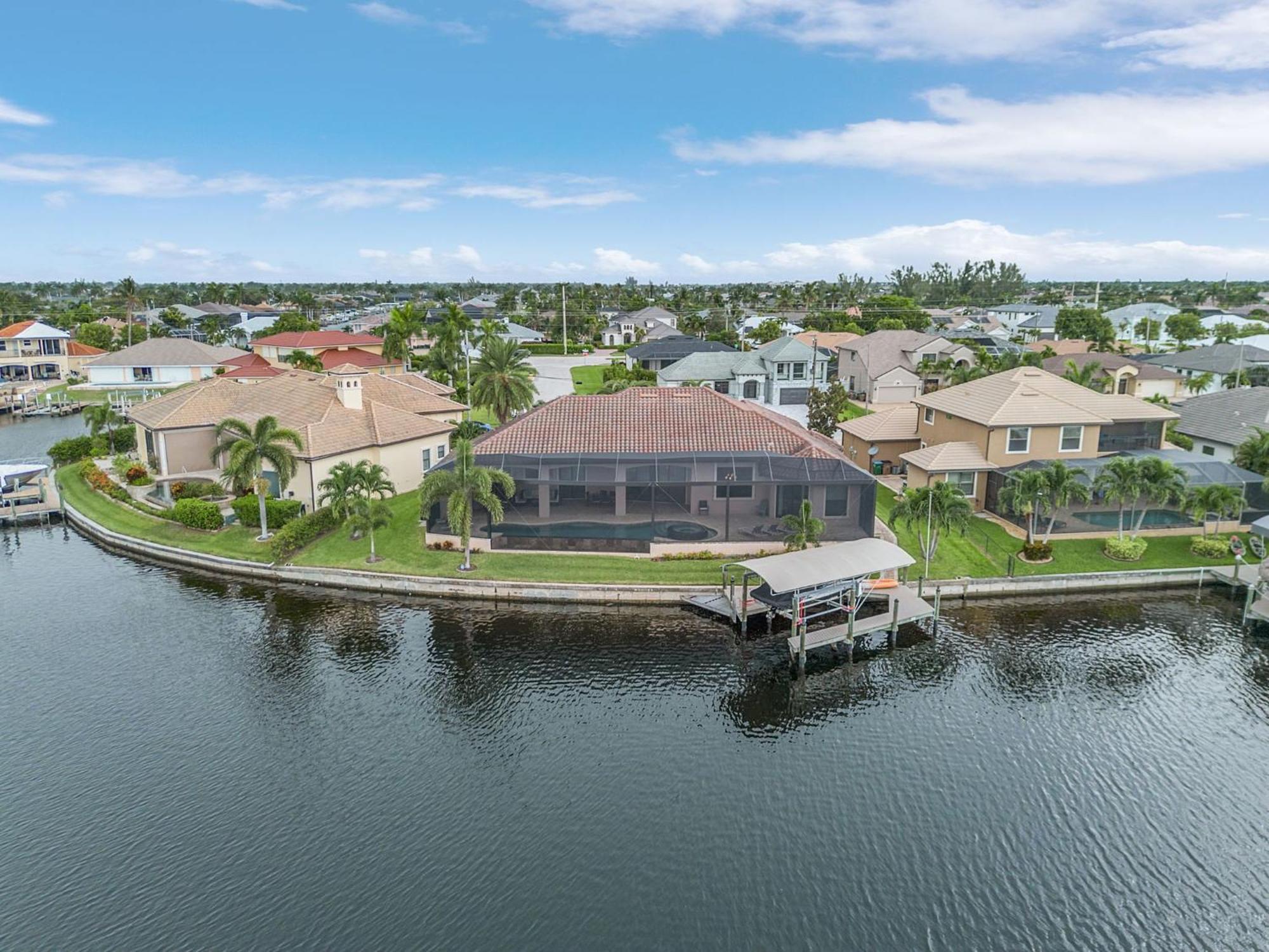 Luxury, Sunsets, Heated Infinity Pool, Spa, Pool Table, Bikes & Kayaks - Coral Bay - Roelens Holiday home Cape Coral