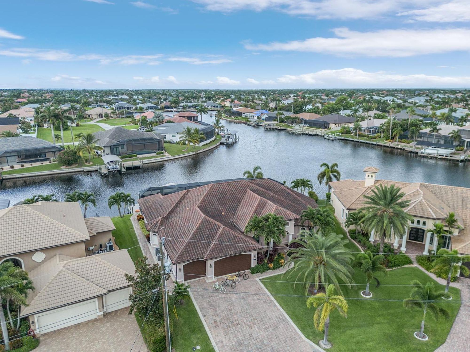 Luxury, Sunsets, Heated Infinity Pool, Spa, Pool Table, Bikes & Kayaks - Coral Bay - Roelens Cape Coral