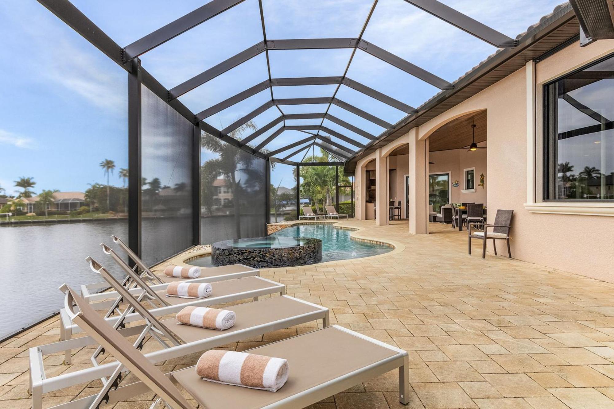 Luxury, Sunsets, Heated Infinity Pool, Spa, Pool Table, Bikes & Kayaks - Coral Bay - Roelens Holiday home *