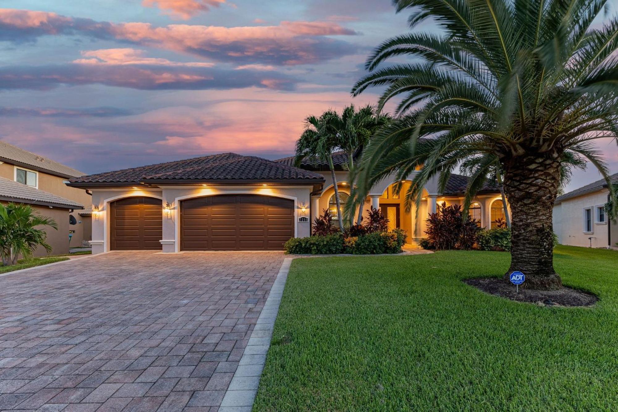 Luxury, Sunsets, Heated Infinity Pool, Spa, Pool Table, Bikes & Kayaks - Coral Bay - Roelens * Cape Coral