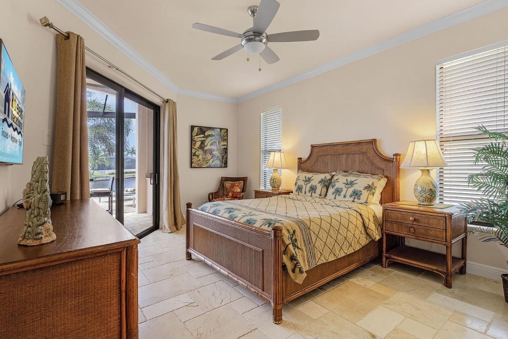 Luxury, Sunsets, Heated Infinity Pool, Spa, Pool Table, Bikes & Kayaks - Coral Bay - Roelens Cape Coral