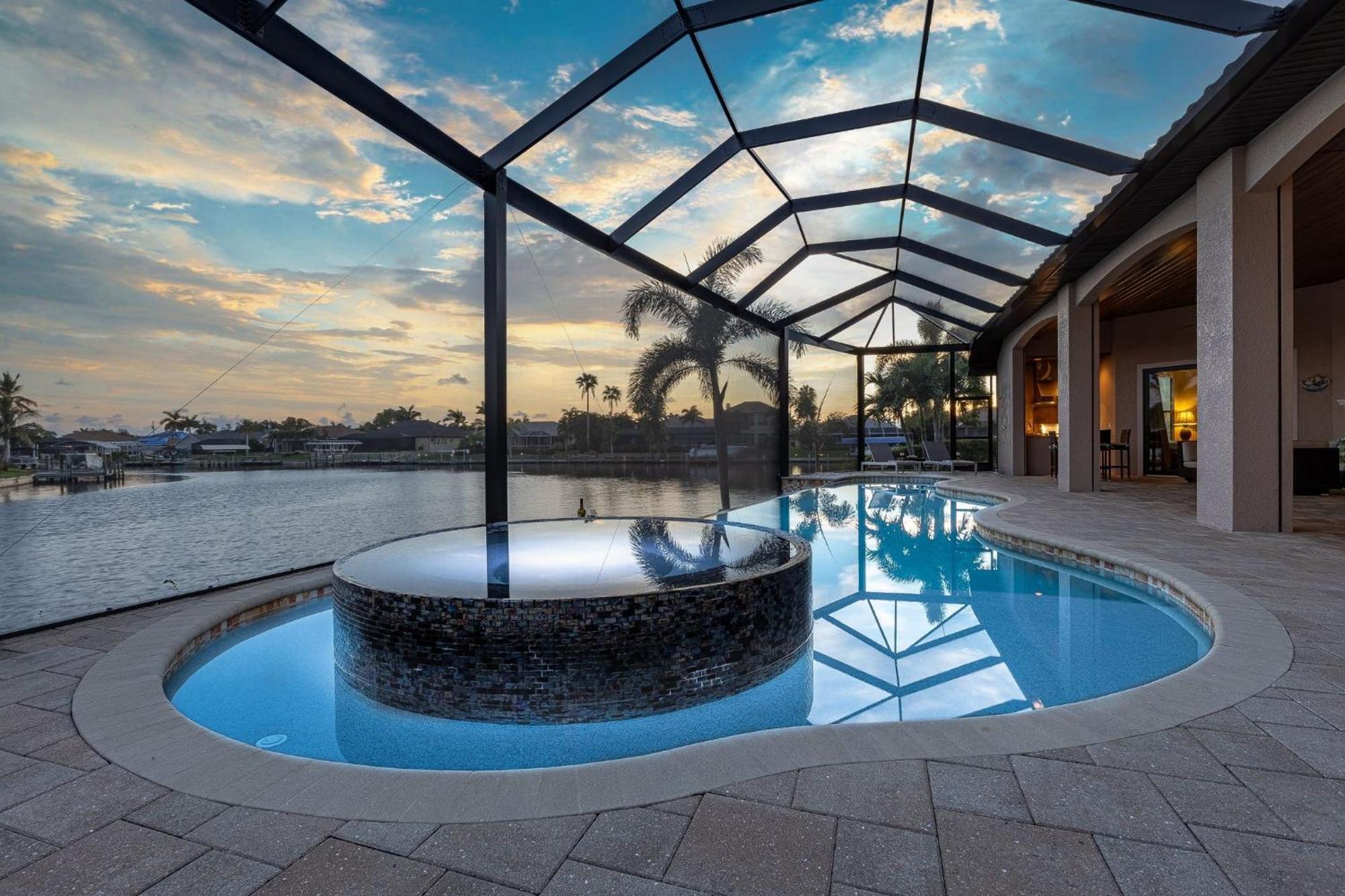Holiday home Luxury, Sunsets, Heated Infinity Pool, Spa, Pool Table, Bikes & Kayaks - Coral Bay - Roelens *