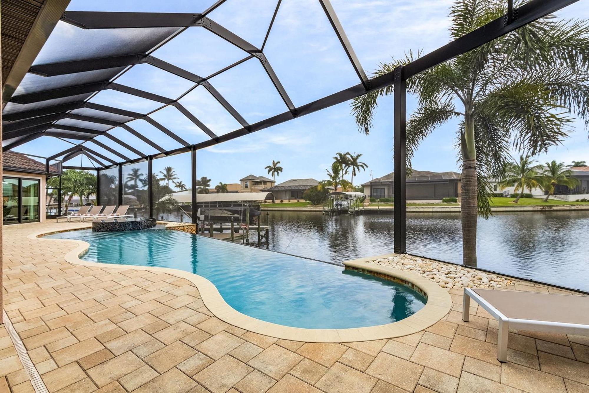 Luxury, Sunsets, Heated Infinity Pool, Spa, Pool Table, Bikes & Kayaks - Coral Bay - Roelens Cape Coral