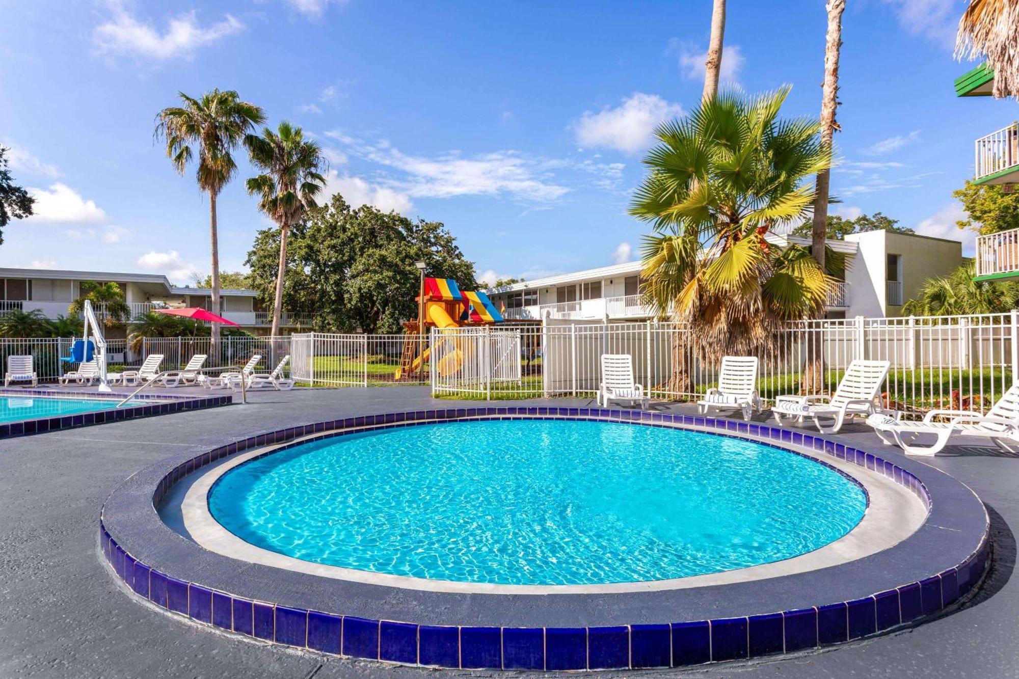 Hotel Developer Maingate, A Baymont By Wyndham Kissimmee