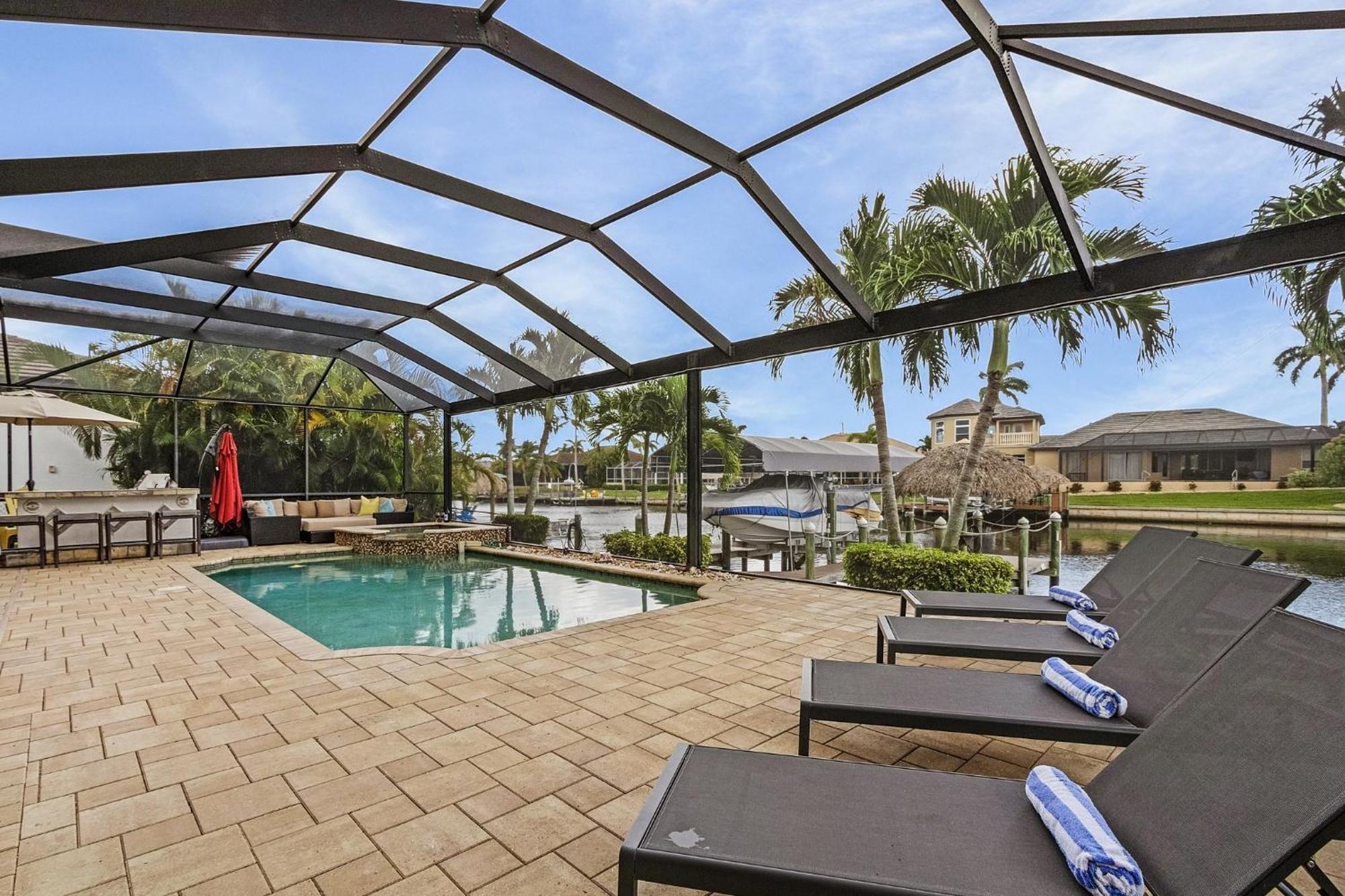 Stunning Tropical Oasis - Gulf Access, Kayaks, Padddleboards, Bikes, Tiki - Ancora - Roelens *