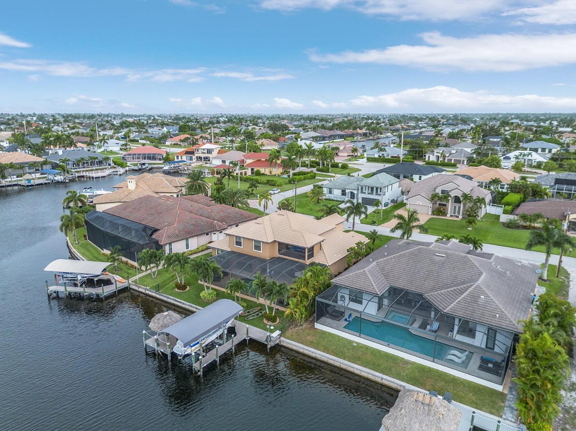 Stunning Tropical Oasis - Gulf Access, Kayaks, Padddleboards, Bikes, Tiki - Ancora - Roelens Holiday home